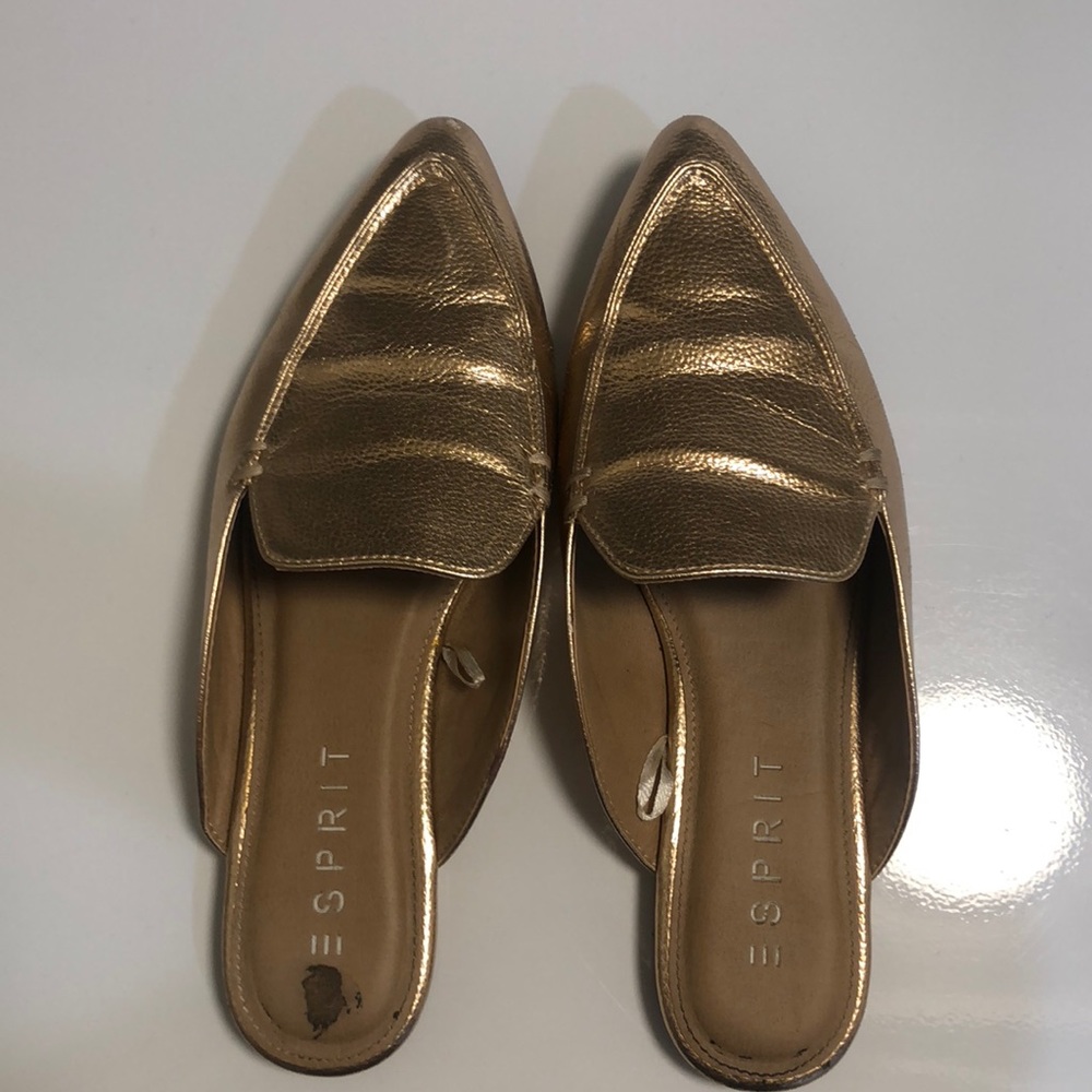Gold slides with pink tinge (rose gold)